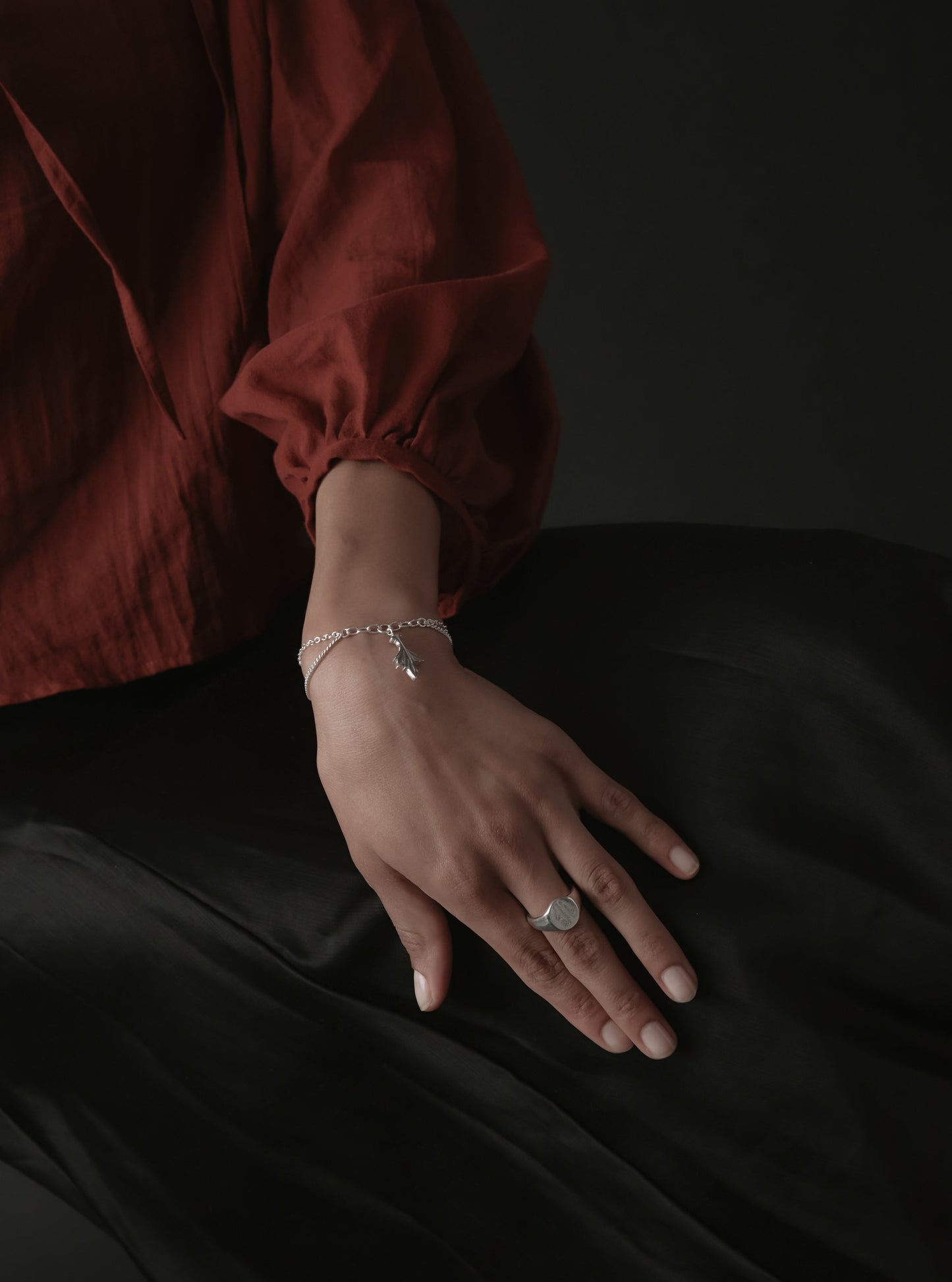 Folium bracelet