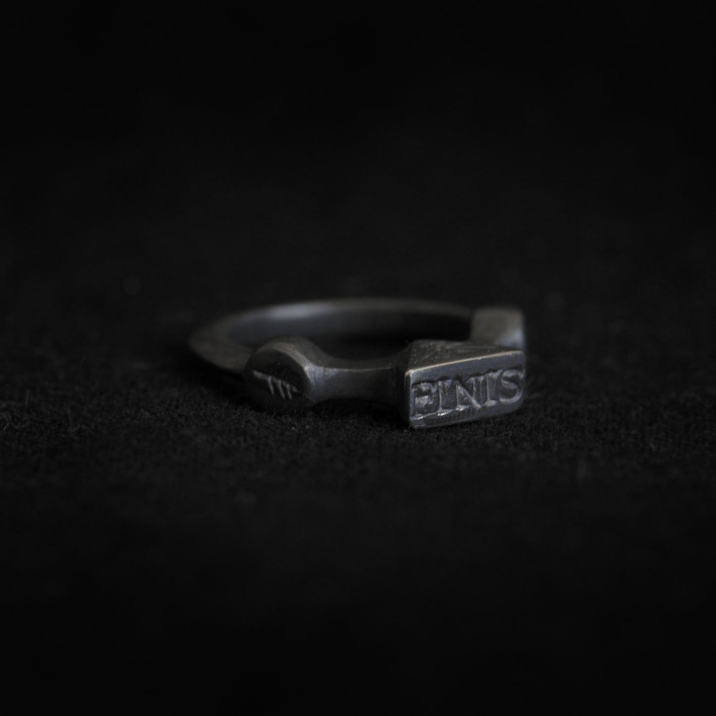 Finis ring
