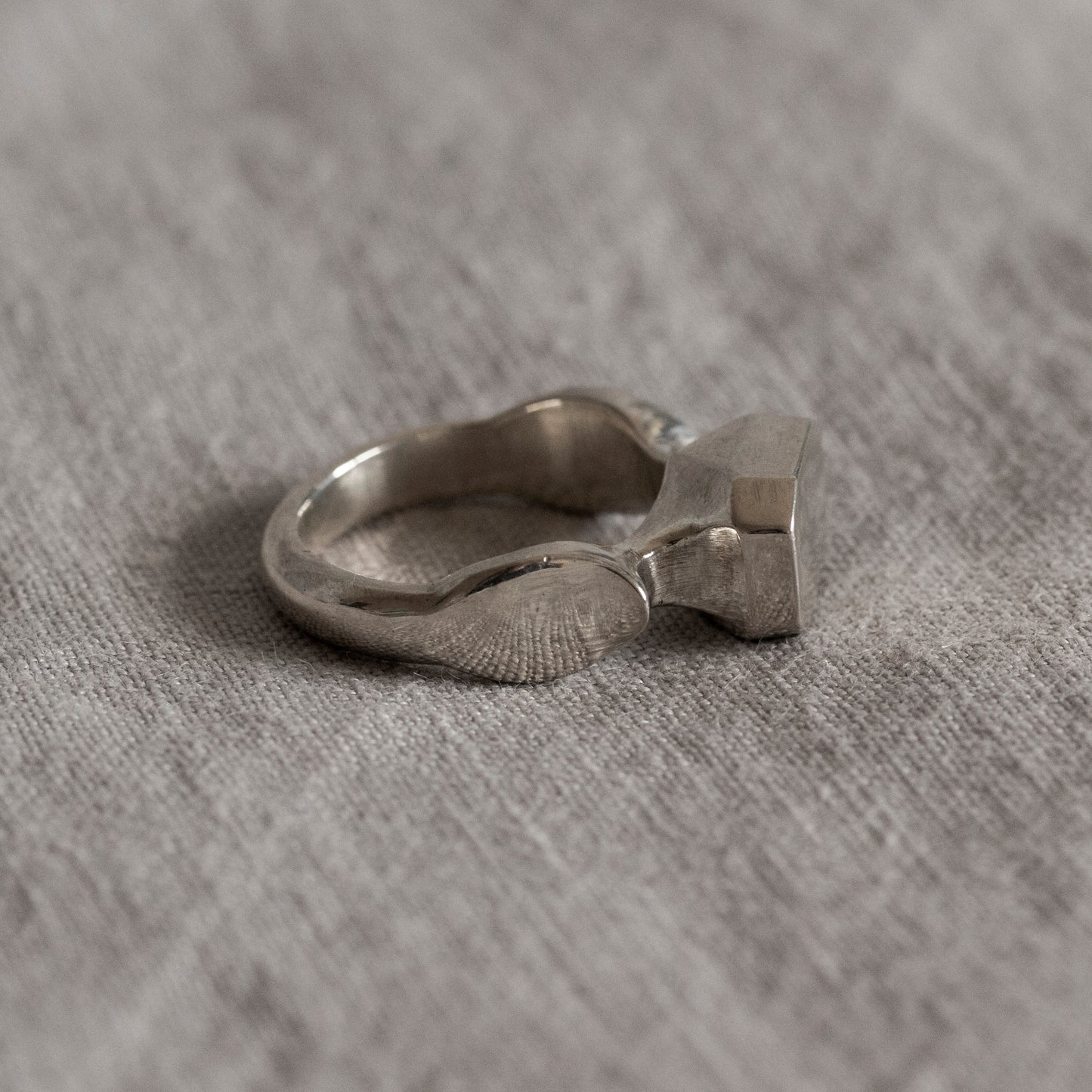 Urn ring